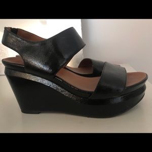 Black wedges